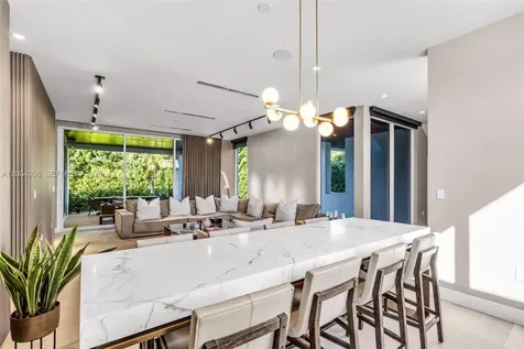 285 W Mashta Drive Key Biscayne FL 33149
