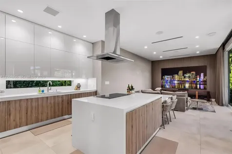 285 W Mashta Drive Key Biscayne FL 33149