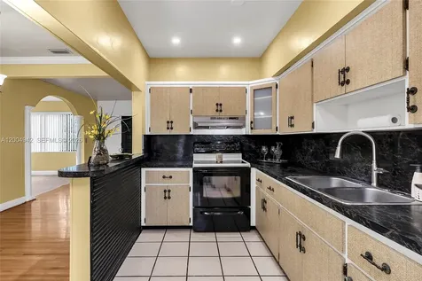 3694 NW 20th Street Miami FL 33142