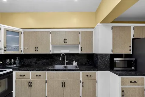 3694 NW 20th Street Miami FL 33142