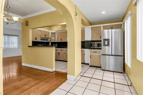 3694 NW 20th Street Miami FL 33142