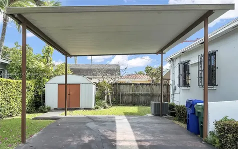 3694 NW 20th Street Miami FL 33142