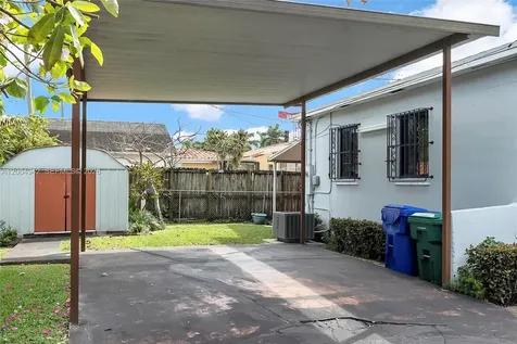3694 NW 20th Street Miami FL 33142