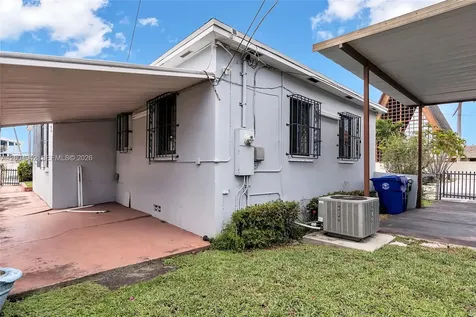 3694 NW 20th Street Miami FL 33142