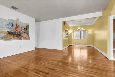 3694 NW 20th Street Miami FL 33142