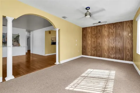 3694 NW 20th Street Miami FL 33142