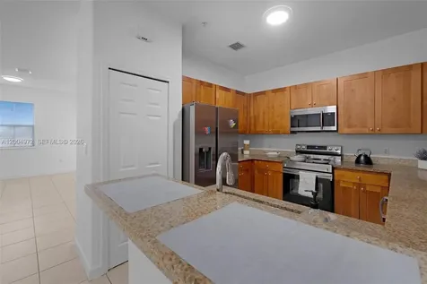10012 NW 7th Street Miami FL 33172