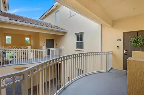 10012 NW 7th Street Miami FL 33172