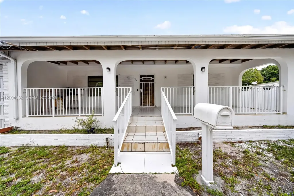 3061 NW 14th Street Miami FL 33125
