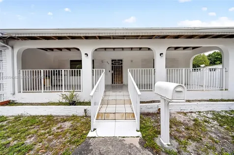 3061 NW 14th Street Miami FL 33125