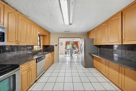 3061 NW 14th Street Miami FL 33125
