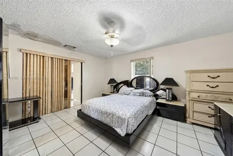 3061 NW 14th Street Miami FL 33125
