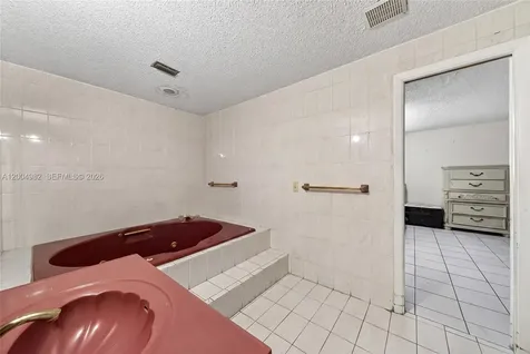 3061 NW 14th Street Miami FL 33125