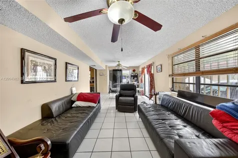 3061 NW 14th Street Miami FL 33125