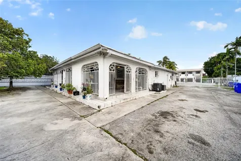 3061 NW 14th Street Miami FL 33125