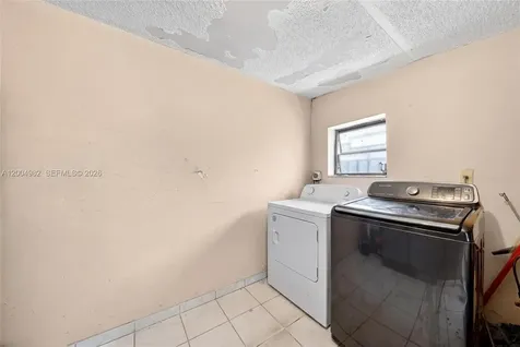 3061 NW 14th Street Miami FL 33125