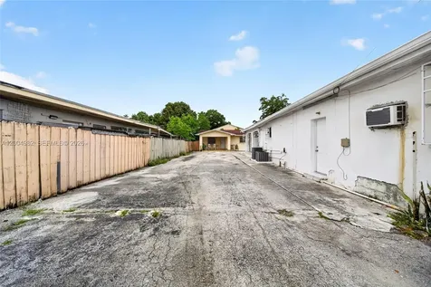 3061 NW 14th Street Miami FL 33125