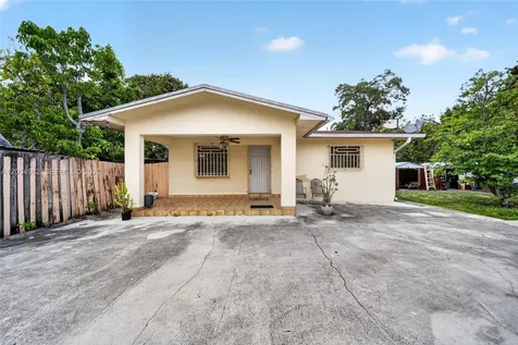 3061 NW 14th Street Miami FL 33125