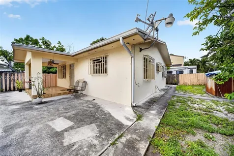 3061 NW 14th Street Miami FL 33125