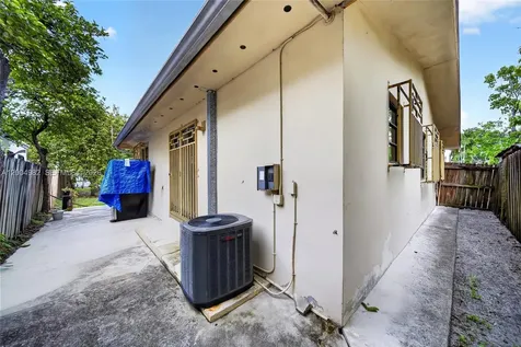 3061 NW 14th Street Miami FL 33125