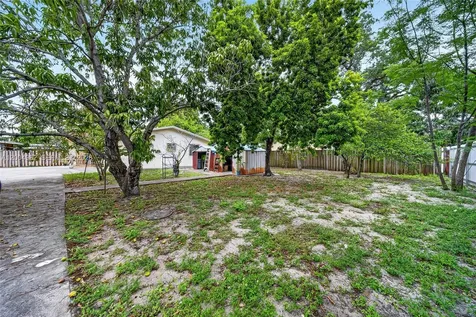 3061 NW 14th Street Miami FL 33125