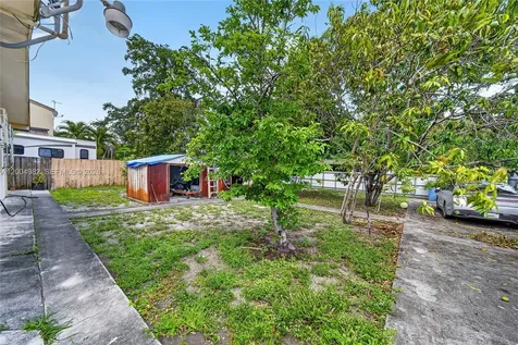 3061 NW 14th Street Miami FL 33125