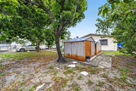 3061 NW 14th Street Miami FL 33125