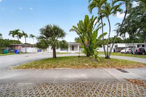 3061 NW 14th Street Miami FL 33125