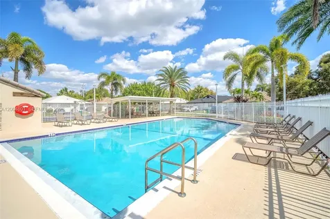 6221 Manchester Lane Davie FL 33331