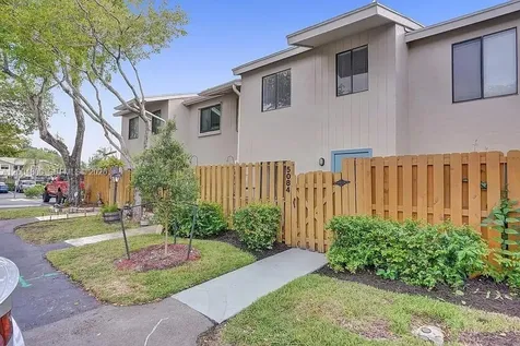 5084 S University Drive Davie FL 33328