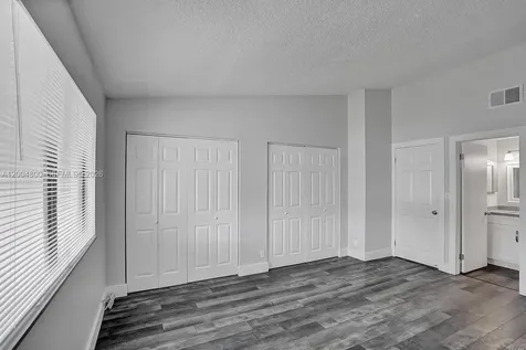 5084 S University Drive Davie FL 33328