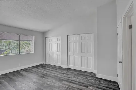 5084 S University Drive Davie FL 33328