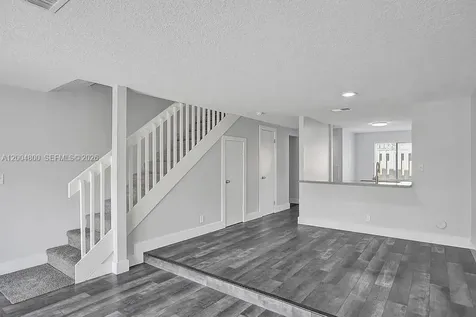 5084 S University Drive Davie FL 33328