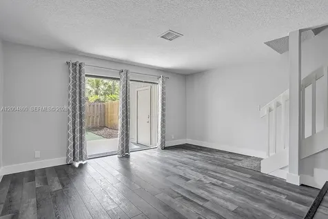 5084 S University Drive Davie FL 33328