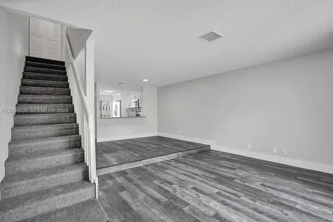 5084 S University Drive Davie FL 33328