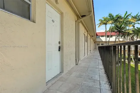 8650 SW 67th Avenue Pinecrest FL 33156