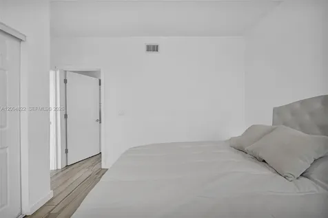 1560 Meridian Avenue Miami Beach FL 33139