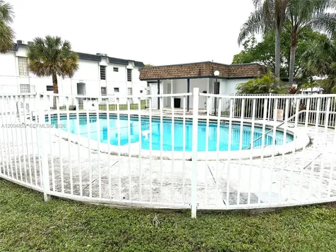 7256 SW 94 Place Miami FL 33173