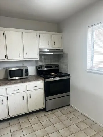 8103 Camino Real Miami FL 33143