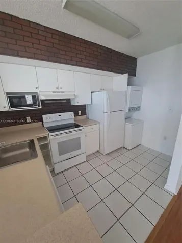 5077 NW 7th Street Miami FL 33126