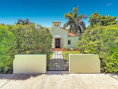 1029 Harrison Street Hollywood FL 33019
