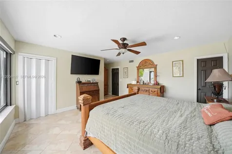 1789 W 72nd Street Hialeah FL 33014