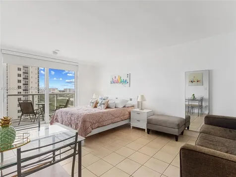19201 Collins Avenue Sunny Isles Beach FL 33160
