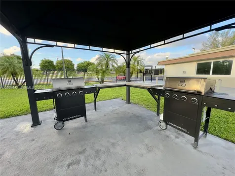 8102 NW 96th Terrace Tamarac FL 33321