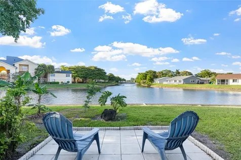 9403 NW 74th Place Tamarac FL 33321