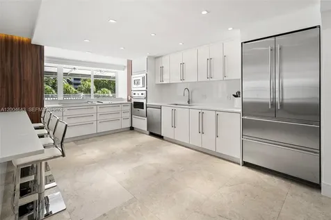 600 Grapetree Drive Key Biscayne FL 33149