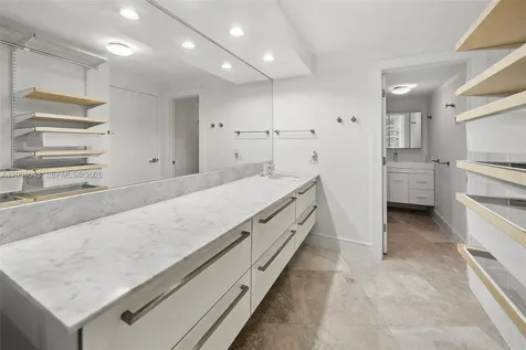 600 Grapetree Drive Key Biscayne FL 33149