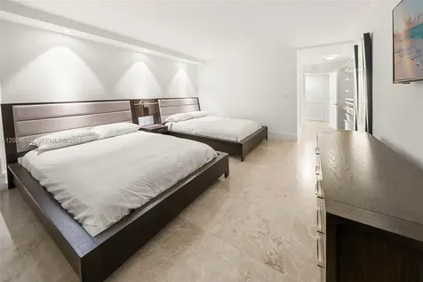 600 Grapetree Drive Key Biscayne FL 33149