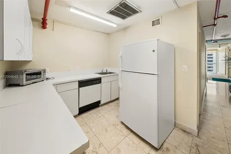 600 Grapetree Drive Key Biscayne FL 33149