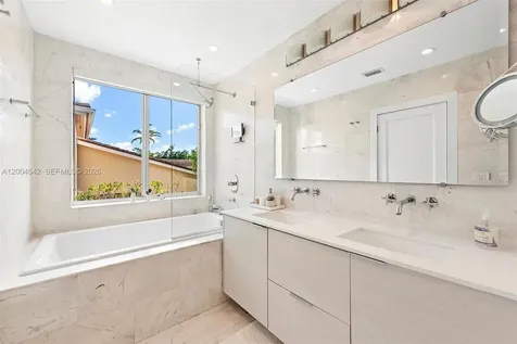 3483 Chase Avenue Miami Beach FL 33140